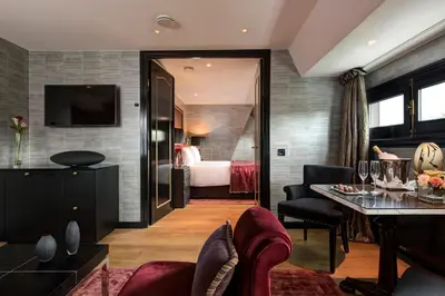 a living room with a room with a bedroom at The Toren Amsterdam, by The Pavilions in Amsterdam
