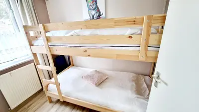 a bunk bed room with two bunk beds at Nordseeperle Dirkshorn Nordholland, mit Klimaanlage und Sauna in Dirkshorn