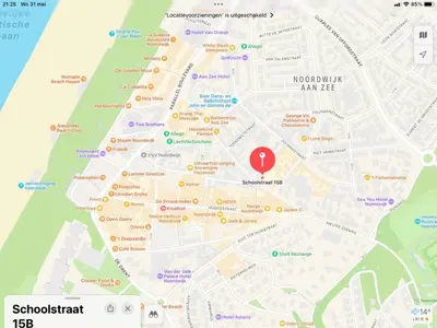 a map of paris with a red marker at appartement-gratis parkeren -bij strand en in het centrum in Noordwijk