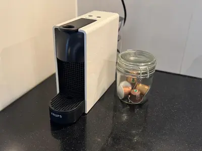 a toaster sitting on a counter next to a glass jar at Benedenverdieping in Woonboot met tuinterras in Utrecht