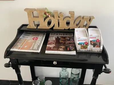 a table with newspapers and magazines on top of it at Holiday in Spakenburg Ootje in Spakenburg