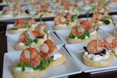 a bunch of shrimp appetizers on white plates on a table at Het Wapen van Harmelen in Harmelen
