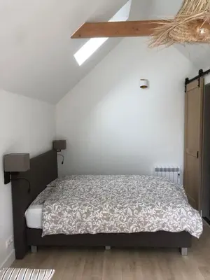 a bedroom with a bed in a room at Dune Vieuw in Zandvoort