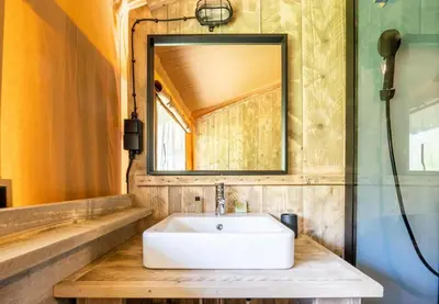 a bathroom with a white sink and a mirror at Sunny Lodge 6 persoons in Zeewolde