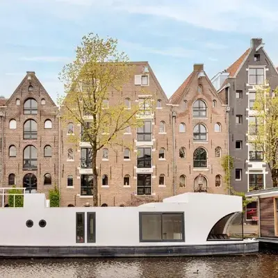 Cozy Cabin at houseboat
