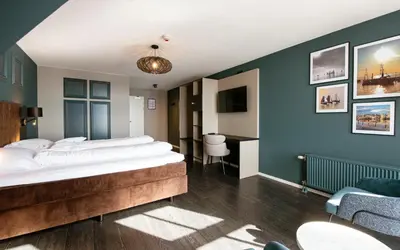 a bedroom with a large bed in a room at Hotel Old Dutch in Volendam