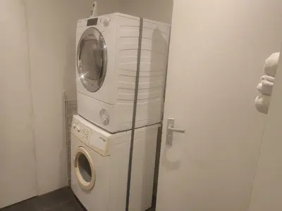 a washing machine and a dryer in a room at House with garden in the center close to the sea and Amsterdam in Beverwijk