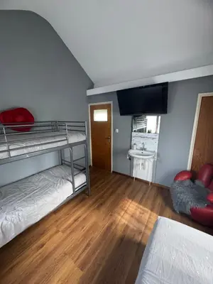 a room with a bunk bed and a bathroom at La Luna - Gino in Heerhugowaard