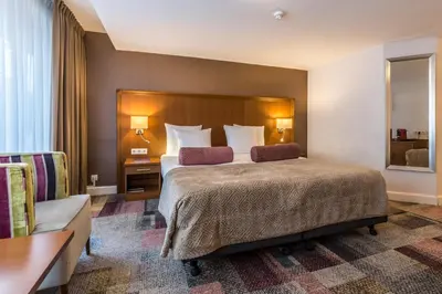a hotel room with a bed and a couch at Hotel Amstelzicht in Amsterdam