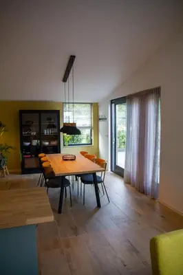 a dining room with a table and chairs at Eco lodge Duin- unieke locatie -strand, duin en nabij cultuursteden in Castricum