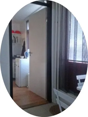 a mirror reflection of a room with a door and a kitchen at B&B 2 Hoog Lelystad in Lelystad