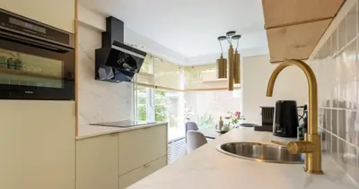 a kitchen with a sink and a counter at VT wonen stijl vakantiebungalow nabij zee, strand, bos en duinen voor 6 personen in Warmenhuizen