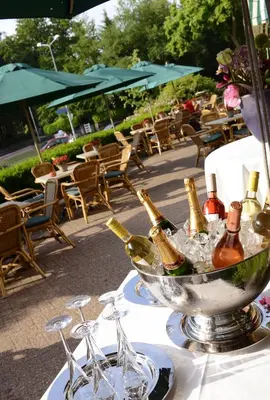 a bowl of champagne bottles and glasses on a table at Amrâth Hotel Lapershoek Arenapark in Hilversum