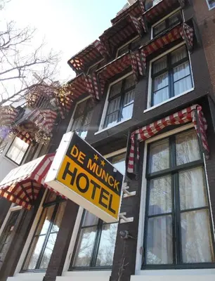 a sign that says be minink hotel in front of a building at Hotel de Munck in Amsterdam