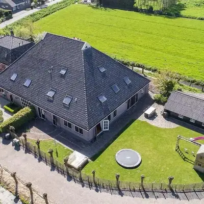 Farmvilla with hottub and outdoor kitchen