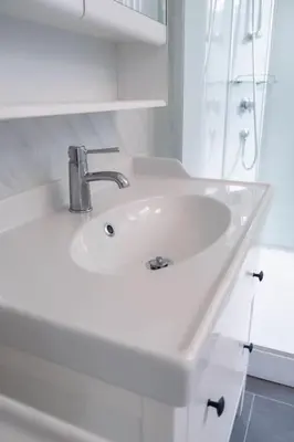 a white bathroom with a sink and a mirror at Vakantiebungalow Limmen in Limmen