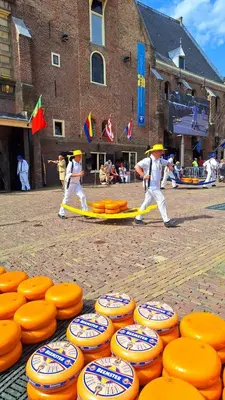 a group of people with yellow hats and orange frisbees at Finse Kota met privé Sauna en Hottub in Spanbroek