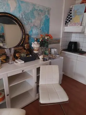 a room with a vanity with a mirror and a stool at Mooi uitzicht appartement te huur tijdens de GP in Zandvoort in Zandvoort