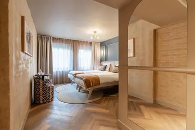 a hotel room with a bed and a window at Boutique Hotel Malie House in Utrecht