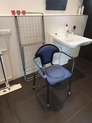 a blue chair sitting next to a sink in a bathroom at Aangepast vakantiehuis Sandra mindervaliden in Limmen