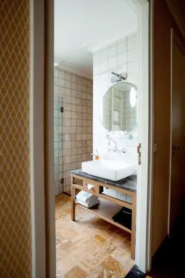 a bathroom with a sink and a mirror at Grand Hotel Karel V in Utrecht
