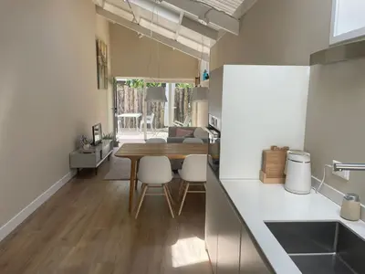 a kitchen and dining room with a table and chairs at Huisje Hendrik in Baarn