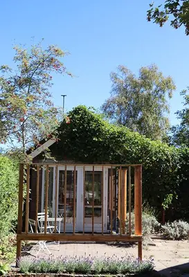a house is being constructed in a garden at 1 for 2 in Nederhorst den Berg