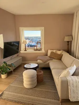 a living room with a couch and a tv at Sea La Vie- Appartement aan het strand in Zandvoort aan Zee! in Zandvoort
