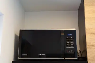 a microwave oven sitting on top of a counter at Eco lodge Utrecht Leidsche Rijn in Utrecht