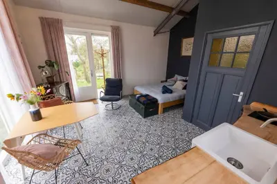 a room with a sink and a room with a bed at De Boterhal - vakantiehuisje op natuurboerderij in Hem