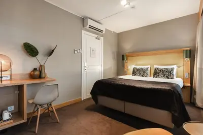 a bedroom with a bed and a desk and a chair at The Delphi - Amsterdam Townhouse in Amsterdam