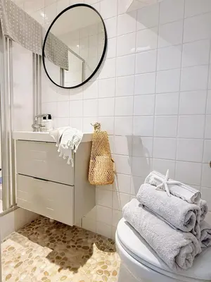 a bathroom with a toilet and a mirror at ELSK Cottage in Zandvoort