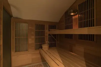 a room with a cell with aukongukongukongukongukongukongukongukongukong at Wellness Apartment on the Wharf Utrecht in Utrecht
