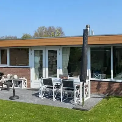 Vakantiebungalow in Riviera Maison stijl nabij zee en strand