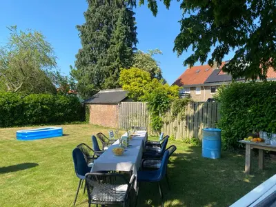 a long table with chairs in a yard at Urban stay Zuid in Amersfoort