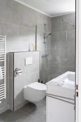 a bathroom with a toilet and a shower and a sink at -Casa Branca- nabij het meer, strand en keukenhof in Noordwijkerhout