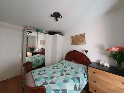 a bedroom with a bed and a dresser and a mirror at Appartement met 2 slaapkamers en tuin in Amsterdam in Amsterdam