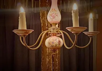 a chandelier with three candles on top of it at number 8 in Leiden