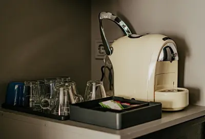 a toaster sitting on a counter next to glasses at Hotel Heemskerk in Heemskerk