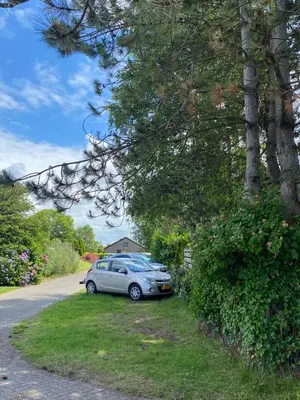 a car parked in a yard next to a driveway at Huis Egmond in Egmond aan den Hoef