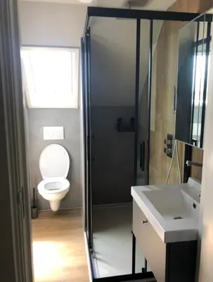 a bathroom with a toilet and a glass shower at welkom bij 5 in Den Ilp