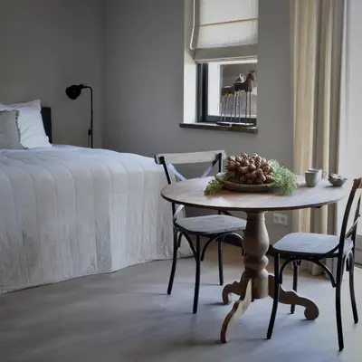 a table with a bowl of fruit on it in a bedroom at Bedje in de polder in Montfoort