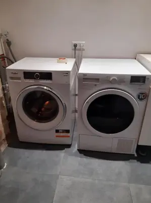 a washer and a washing machine in a room at De Kapelle in Oudewater in Oudewater