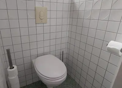 a bathroom with a toilet and two rolls of toilet paper at Bickersbed in Amsterdam