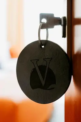 a key tag with the letter y on a door at Hotel Victoria in Bergen aan Zee