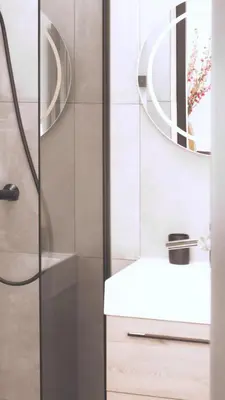 a bathroom with a white sink and a shower at Luxe woning Bubbles! Met airco en Parkeren op eigen grond in Castricum