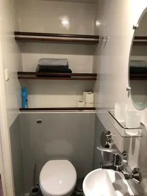a bathroom with a toilet and a sink and a mirror at Klipper Johanna in Monnickendam
