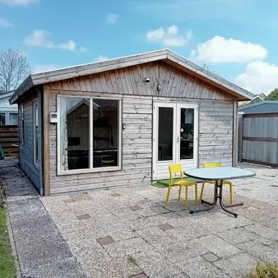 tiny house nabij de kust