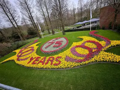 a peace sign made out of flowers in the grass at Il Mulino House B in Lisse