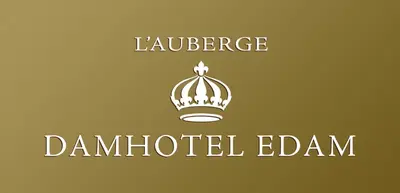 a label with a lamp with the text laughter dannified edmund at l'Auberge Damhotel in Edam